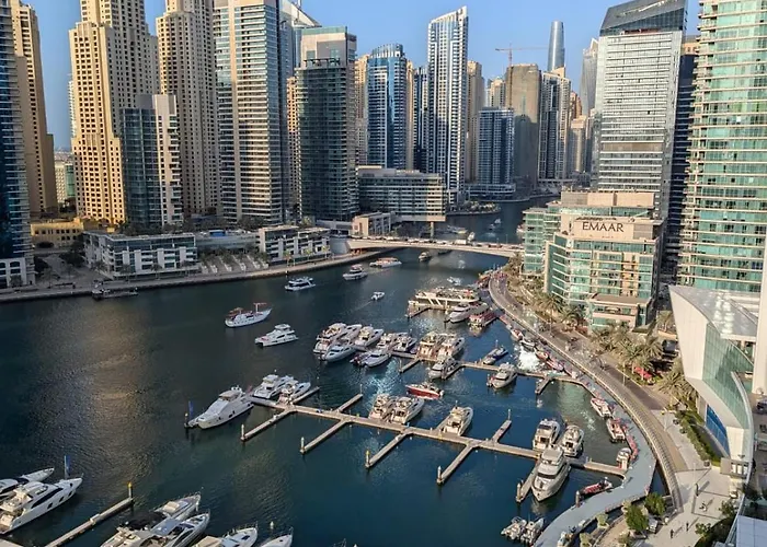 Stunning 2Br Apartment With Full Marina View