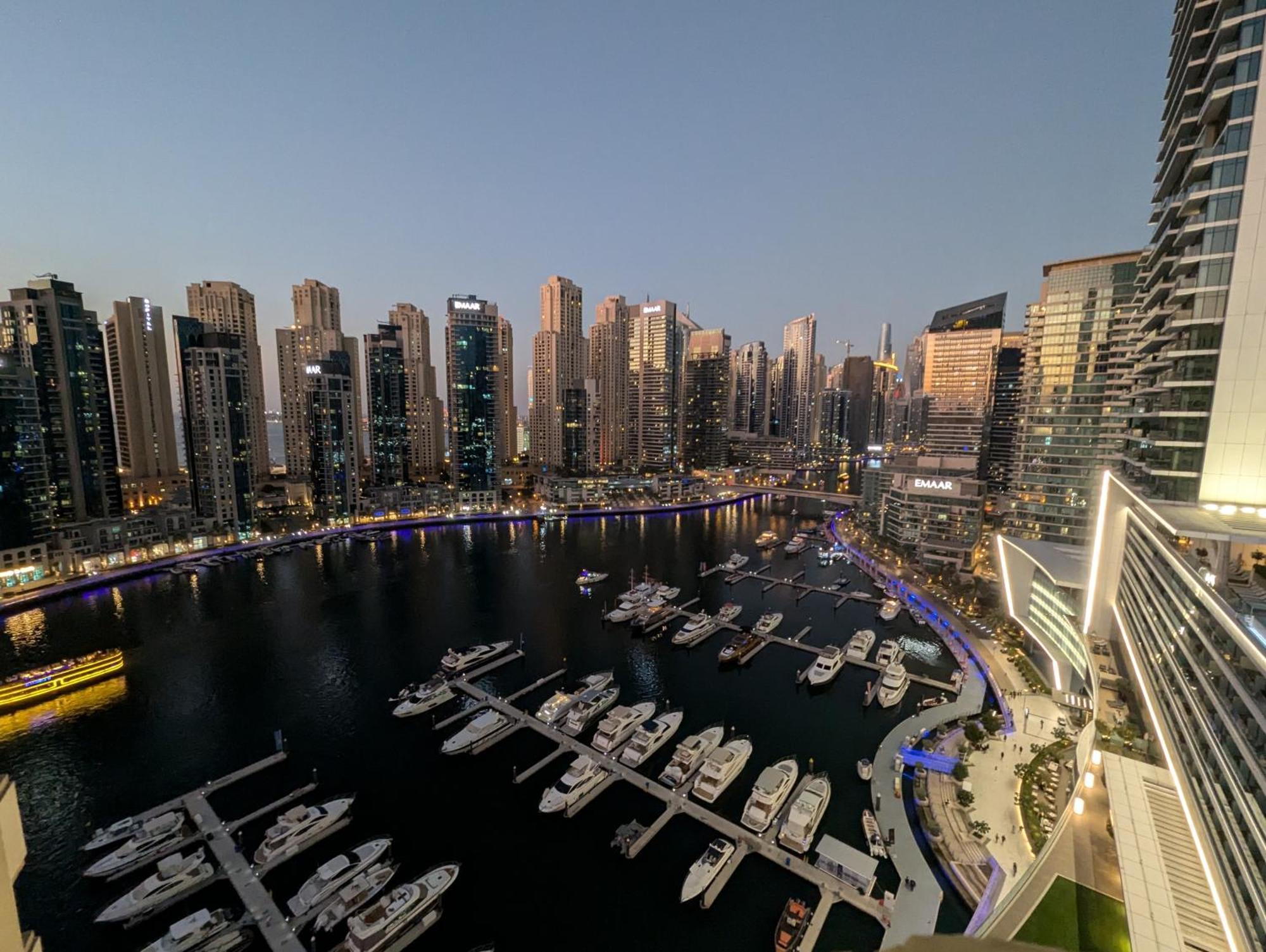 Stunning 2br With Full Marina View Apartment *