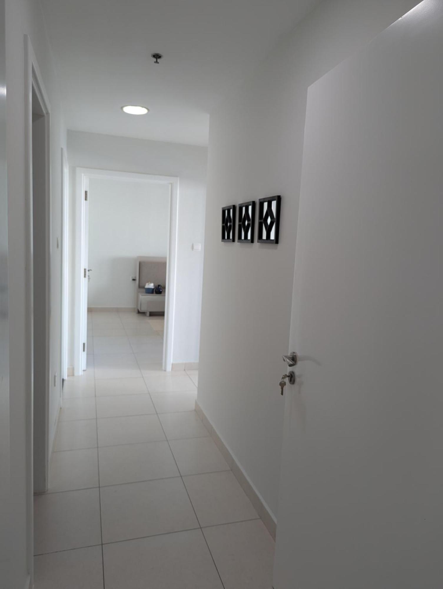 Stunning 2br With Full Marina View Apartment